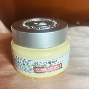 IT Cosmetics Confidence in a Cream - Cream and Silver